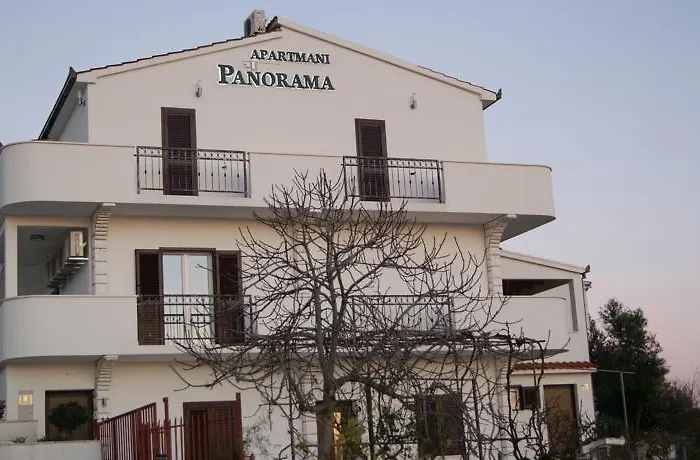 Panorama 2 *